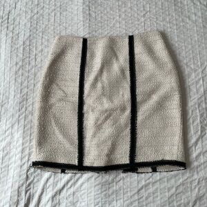 bebe Chanel styleCream and Black Pencil Skirt size 0